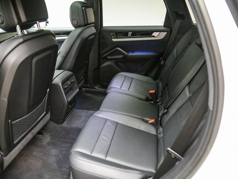 Certified 2025 Porsche Cayenne AWD/4WD image 23