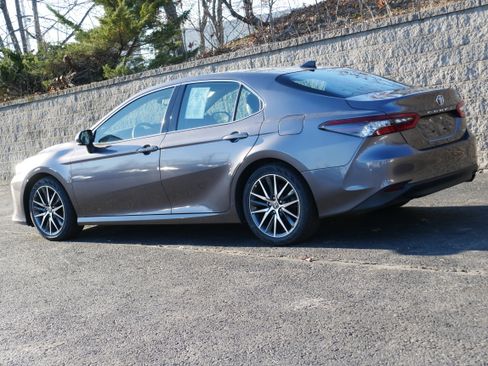 Used 2023 Toyota Camry XLE image 4