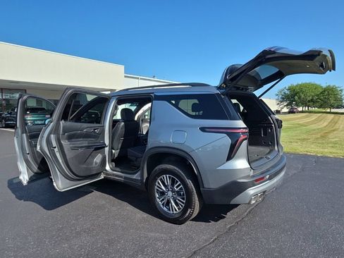 Used 2026 Chevrolet Traverse LT AWD/4WD image 13