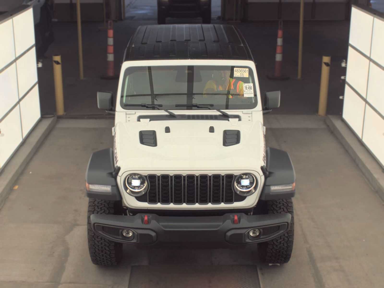 Used 2026 Jeep Wrangler Unlimited Rubicon AWD/4WD image 3