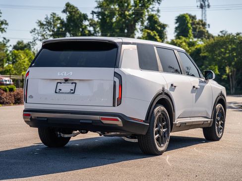 Used 2027 Kia Telluride LX w/ Towing Package FWD image 5