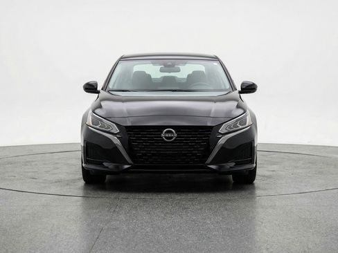 Used 2025 Nissan Altima 2.5 SV image 2