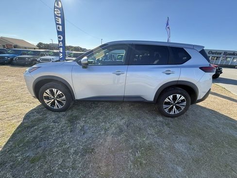 Used 2022 Nissan Rogue SV image 4