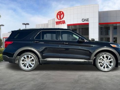 Used 2022 Ford Explorer Platinum w/ Equipment Group 601A image 3