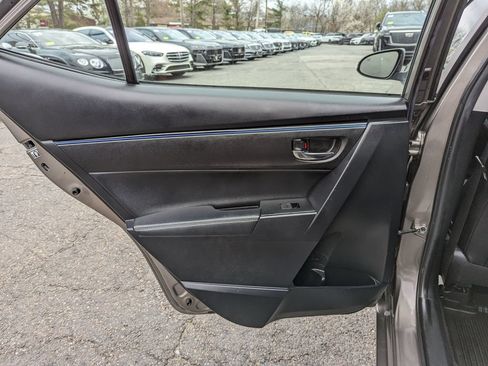 Used 2017 Toyota Corolla SE w/ SE Premium Package FWD image 38