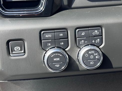 Used 2024 GMC Sierra 2500 AT4 w/ AT4 Premium Plus Package image 47