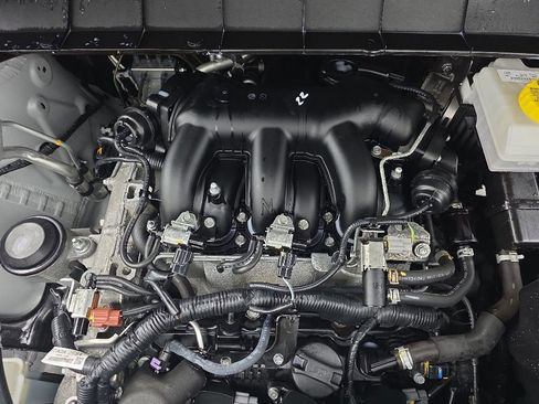 Used 2024 Nissan Pathfinder S AWD/4WD image 14