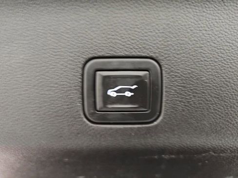 Used 2023 GMC Yukon SLT image 33