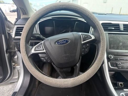 Used 2016 Ford Fusion SE FWD image 26