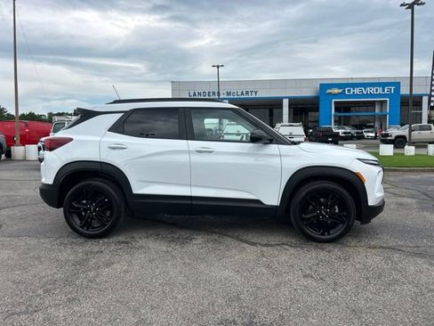New 2026 Chevrolet TrailBlazer LT w/ Midnight Edition FWD image 2