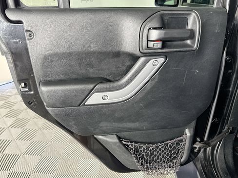 Used 2018 Jeep Wrangler Unlimited Sahara w/ Connectivity Group image 24