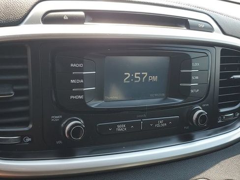 Used 2017 Kia Sorento LX FWD image 26