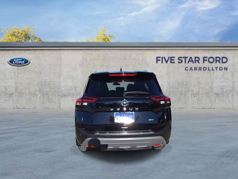 Used 2021 Nissan Rogue SV w/ Premium Package image 7