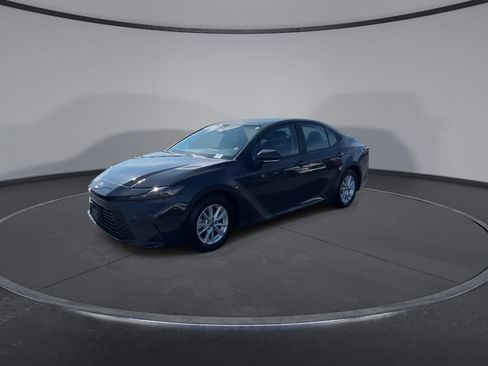 Used 2025 Toyota Camry LE FWD image 6