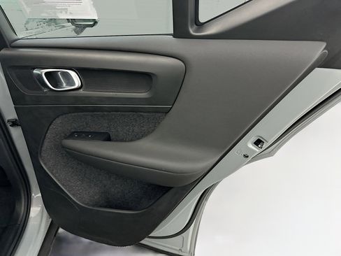 Used 2025 Volvo XC40 B5 Core image 32