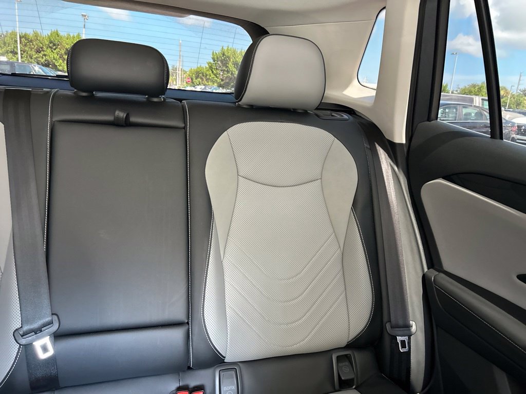 Certified 2025 Volkswagen Tiguan SE FWD image 14