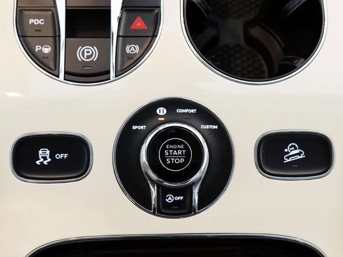 Used 2022 Bentley Bentayga AWD/4WD image 45