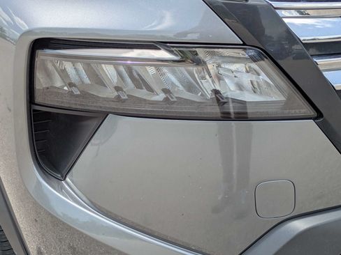 Used 2024 Nissan Rogue SV FWD image 11
