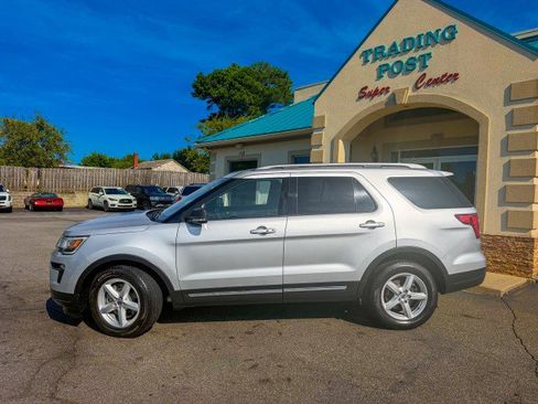 Used 2019 Ford Explorer XLT w/ Equipment Group 201A FWD image 29