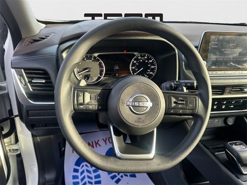 Used 2023 Nissan Rogue S image 17