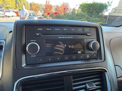 Used 2014 Dodge Grand Caravan SE w/ Quick Order Package 29E SE FWD image 13
