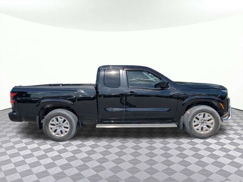 Used 2022 Nissan Frontier SV RWD image 2