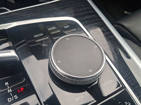 Certified 2024 BMW X7 xDrive40i w/ M Sport Package image 25