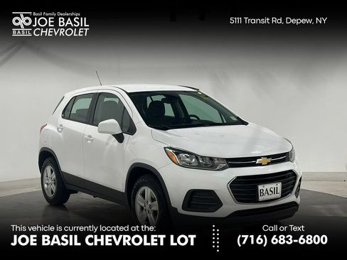 Used 2019 Chevrolet Trax LS FWD image 1