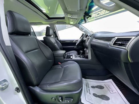 Used 2018 Lexus GX 460 image 31