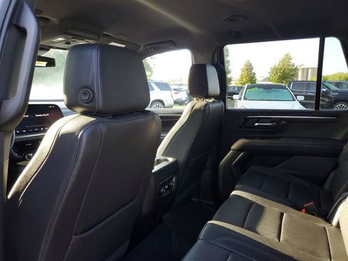 Used 2025 Chevrolet Tahoe LT AWD/4WD image 8