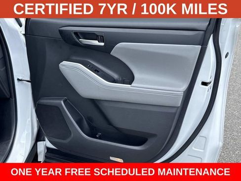 Used 2023 Toyota Highlander XLE FWD image 8