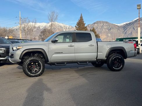 Used 2019 Toyota Tacoma TRD Off-Road image 89