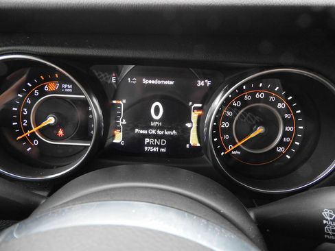 Used 2019 Jeep Wrangler Unlimited Sahara image 11