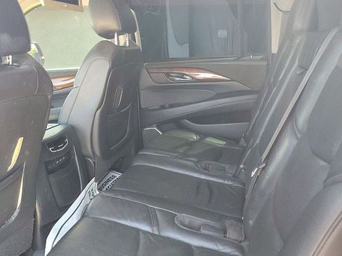 Used 2017 Cadillac Escalade ESV Luxury AWD/4WD image 21