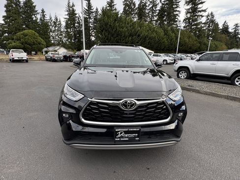 Used 2022 Toyota Highlander Platinum image 3