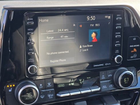 Used 2020 Toyota Highlander XLE image 28