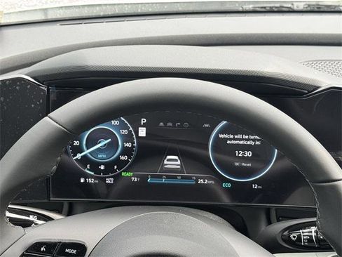 New 2025 Hyundai Elantra Limited image 25