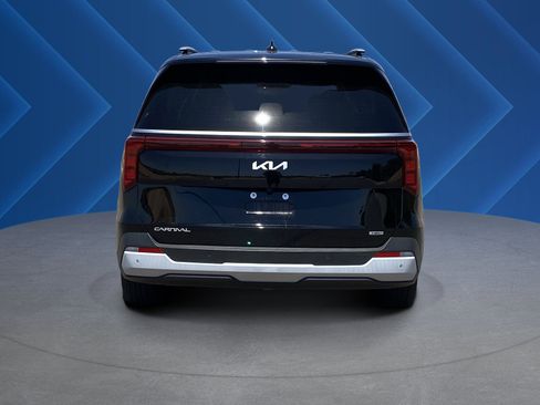 Used 2025 Kia Carnival EX FWD image 4