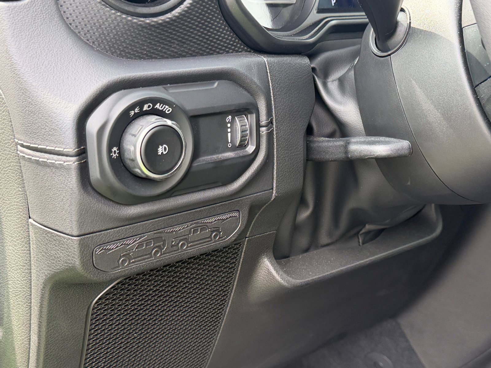 Used 2025 Jeep Wrangler Unlimited Rubicon AWD/4WD image 26