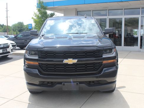 Used 2018 Chevrolet Silverado 1500 Custom w/ Custom Convenience Package AWD/4WD image 9