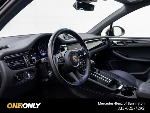 Used 2024 Porsche Macan AWD/4WD image 32