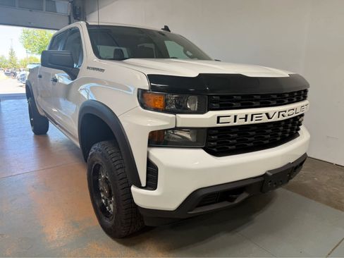Used 2022 Chevrolet Silverado 1500 Custom w/ Safety Confidence Package AWD/4WD image 5