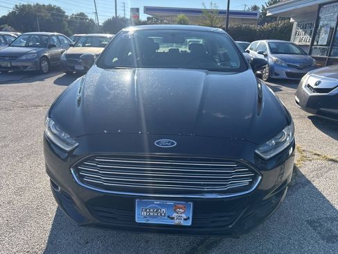 Used 2014 Ford Fusion SE w/ Equipment Group 202A FWD image 2