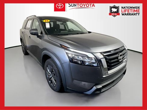 Used 2023 Nissan Pathfinder SV image 1