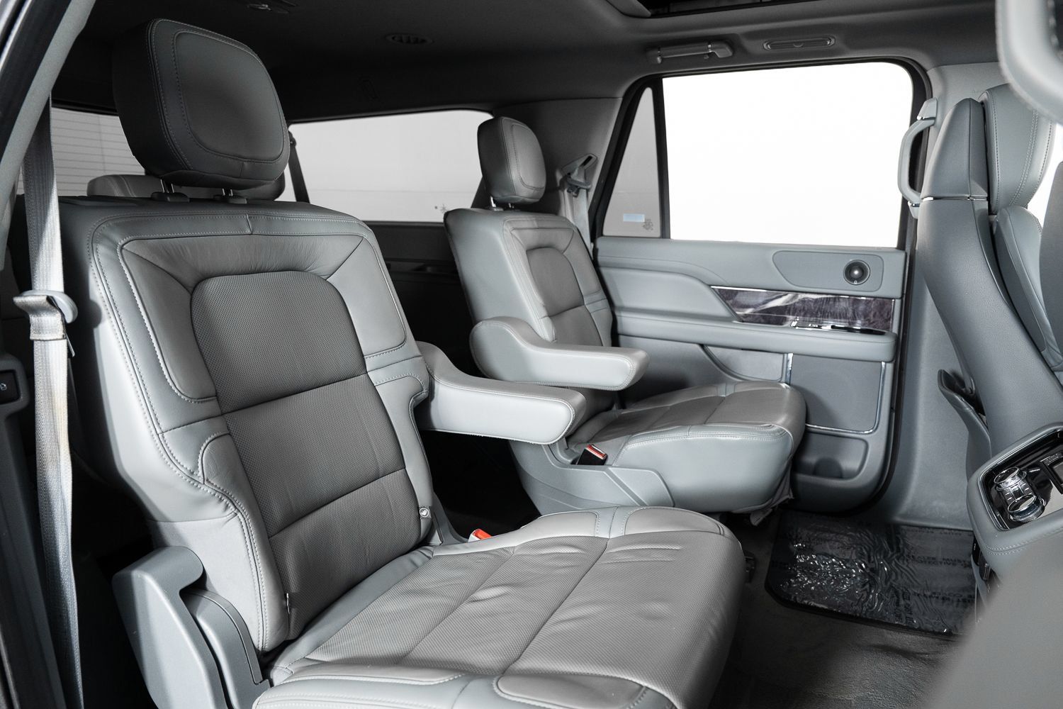 Used 2021 Lincoln Navigator L Reserve AWD/4WD image 24