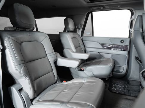 Used 2021 Lincoln Navigator L Reserve image 24