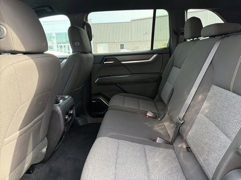 Used 2025 GMC Acadia Elevation image 33