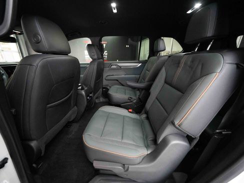 Used 2024 GMC Acadia AT4 w/ Luxury Package image 23