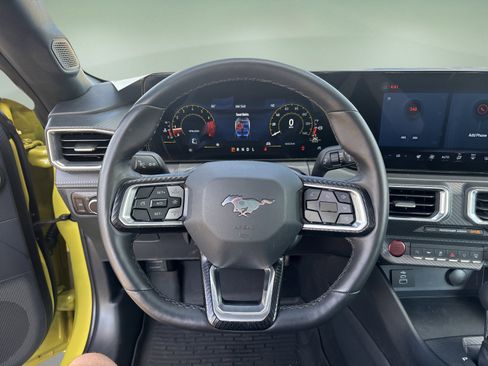 Used 2025 Ford Mustang Premium image 11