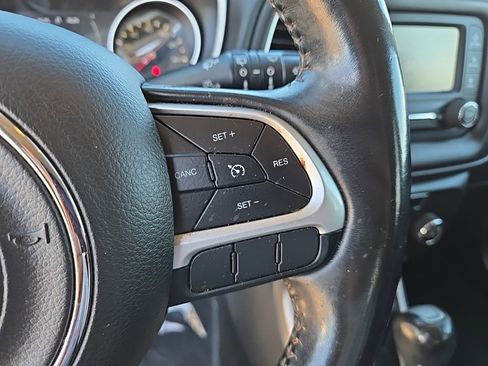 Used 2018 Jeep Compass Latitude image 22